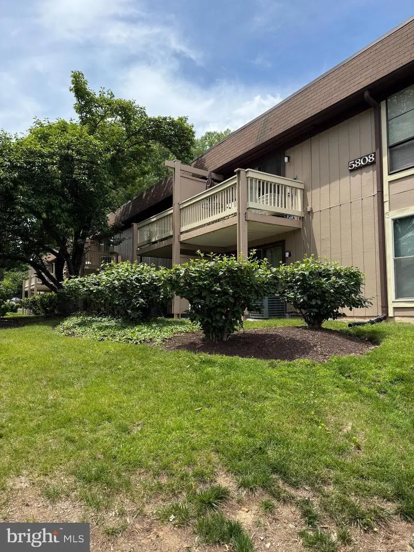 5808 Royal Ridge Dr Unit J
