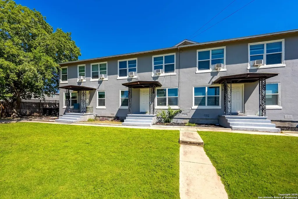 241 Deerwood Dr