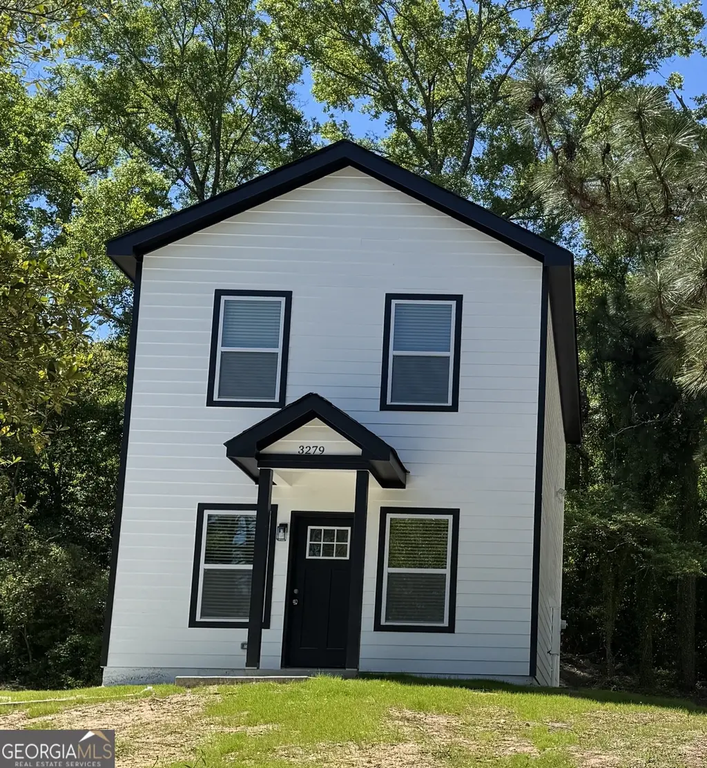 3279 Kings Park Cir