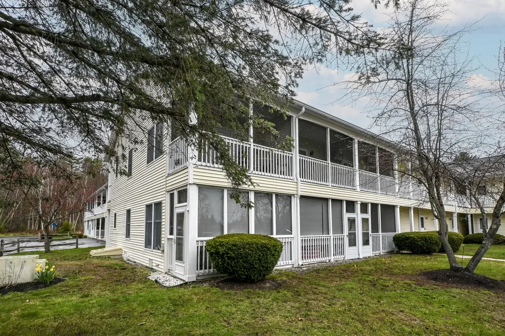 1762 Post Rd #111