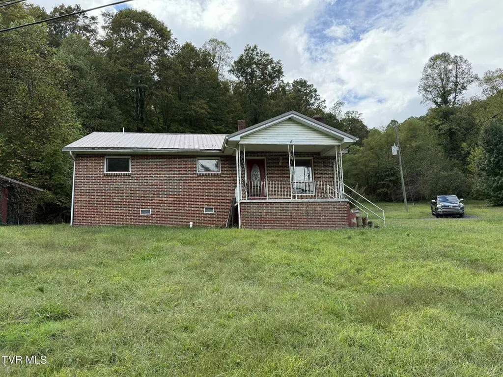 8366 Fishman Rd