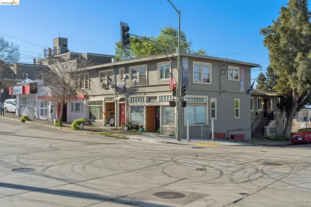 3558 Maple Ave