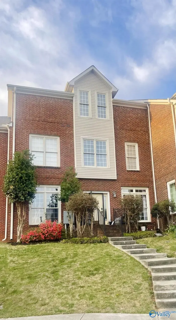 214 W Lake Cir