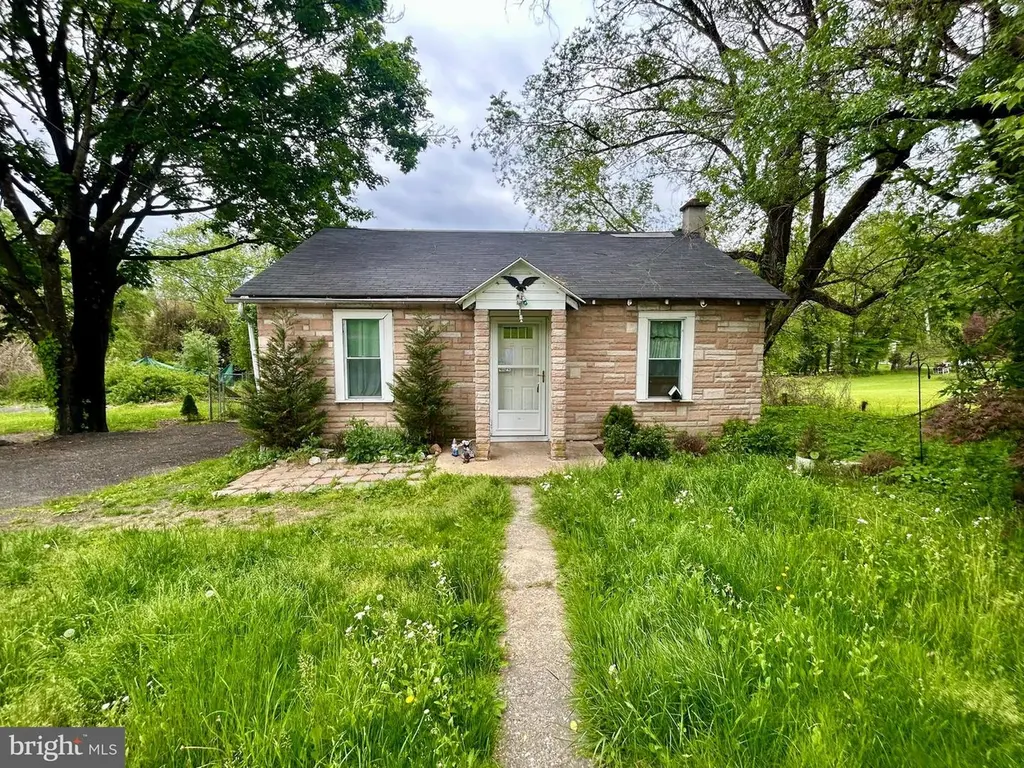 1099 E Kings Hwy