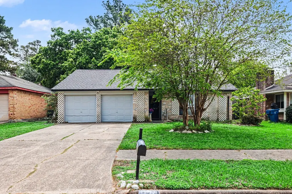 4814 Adonis Dr