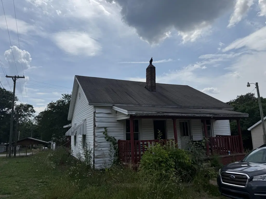 306 Railroad St