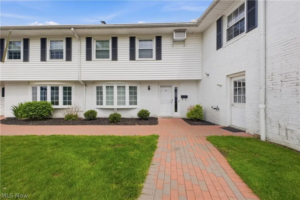 7 Meadowlawn Dr #20