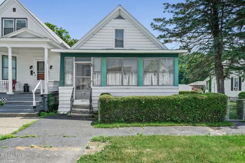 430 8th Ave