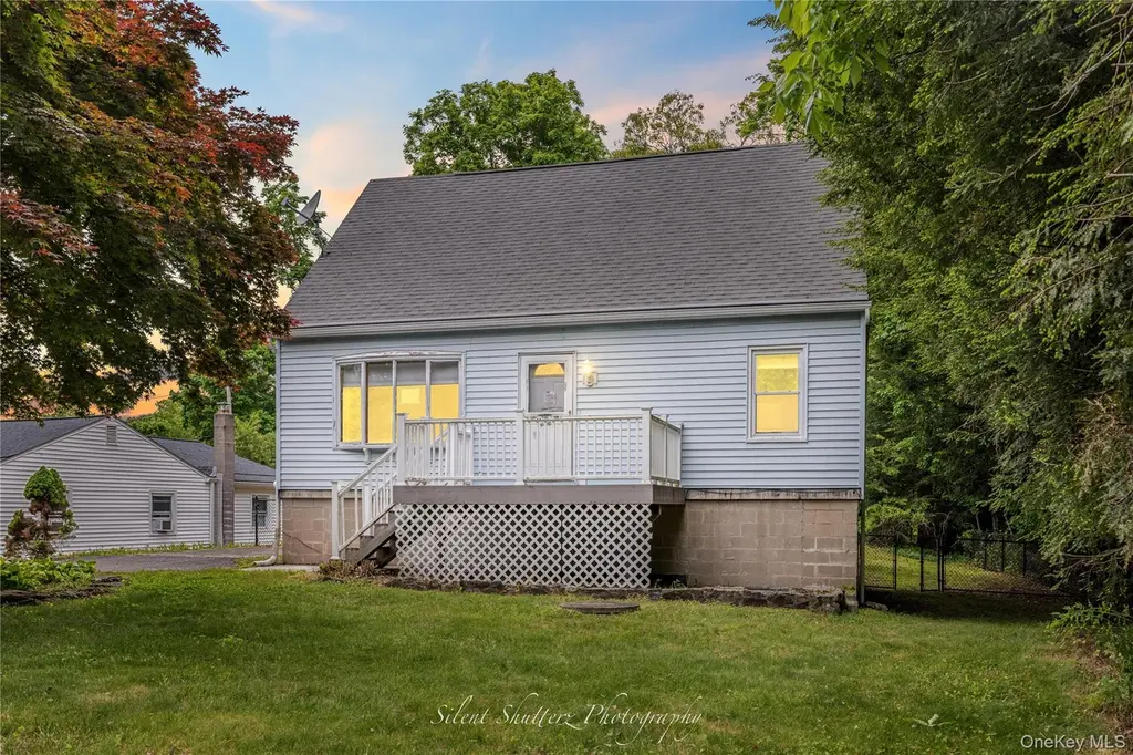 7 Hazel Dr