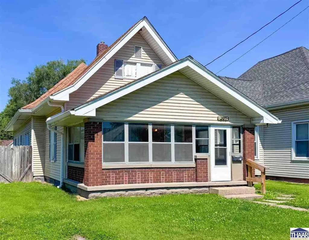 201 S 7th St