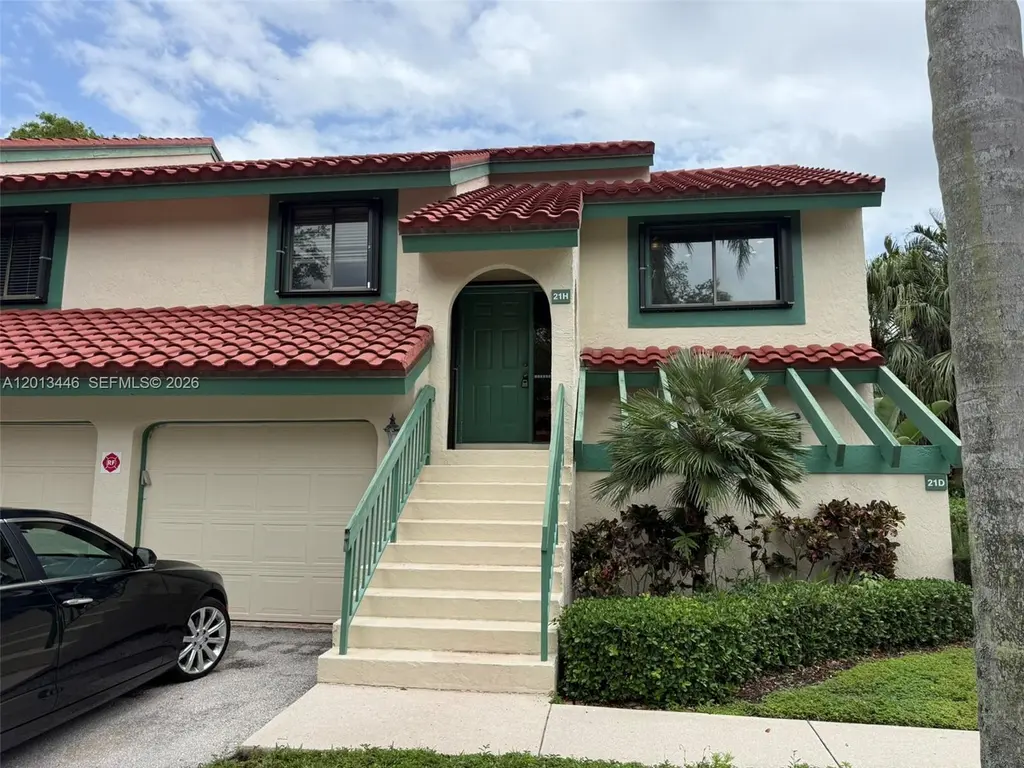 21 Lexington Ln W Unit H