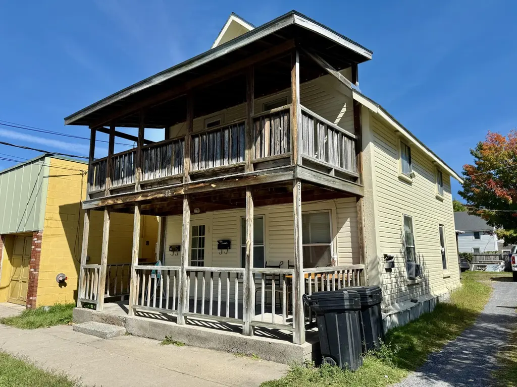 82 Montcalm Ave