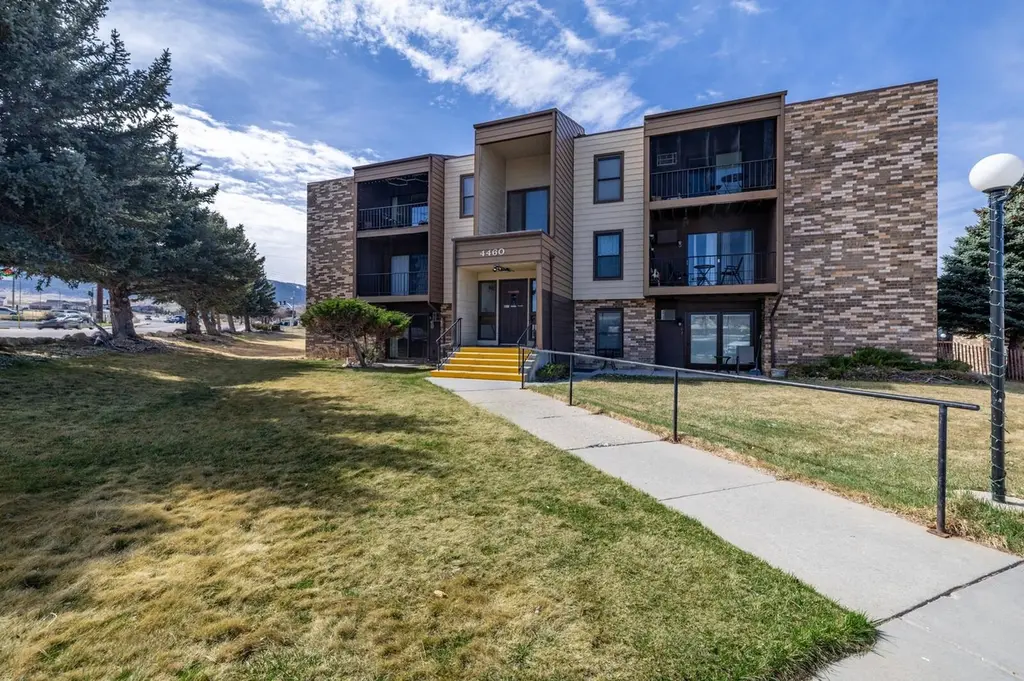 4460 S Poplar #204 St