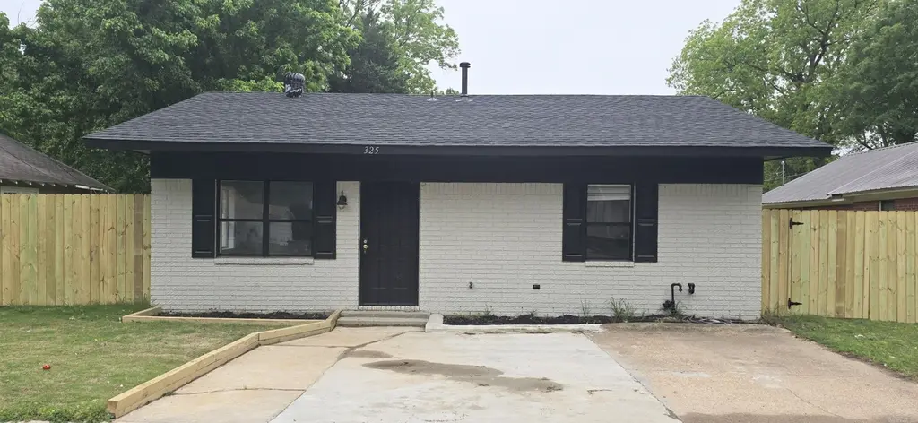 325 Arkansas Ave E