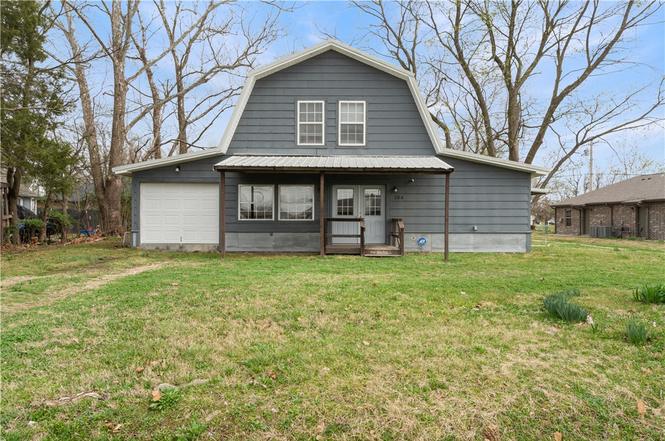 104 N Pine Ave