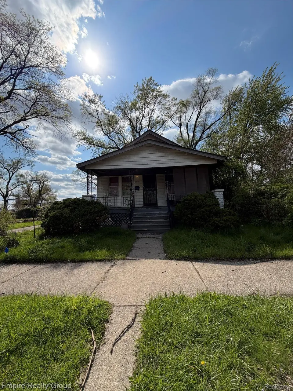 19195 Greeley St