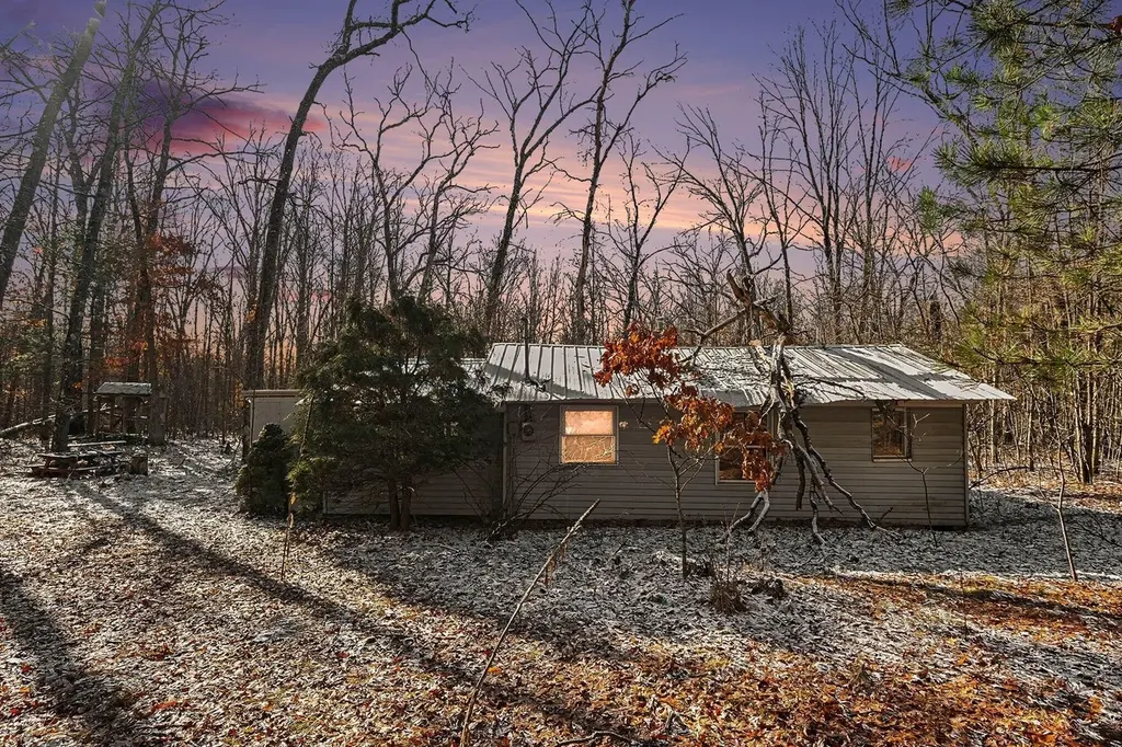 810 3 Mile Rd
