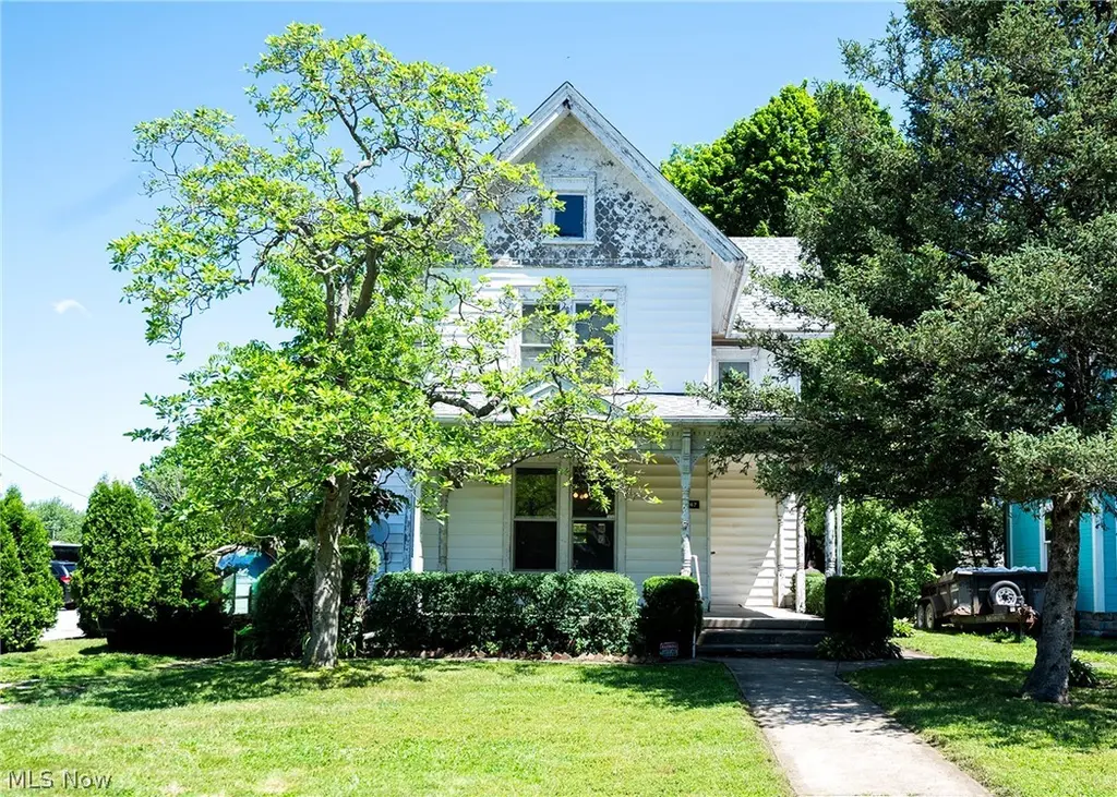 247 & 247 1/2 Ray Ave NW