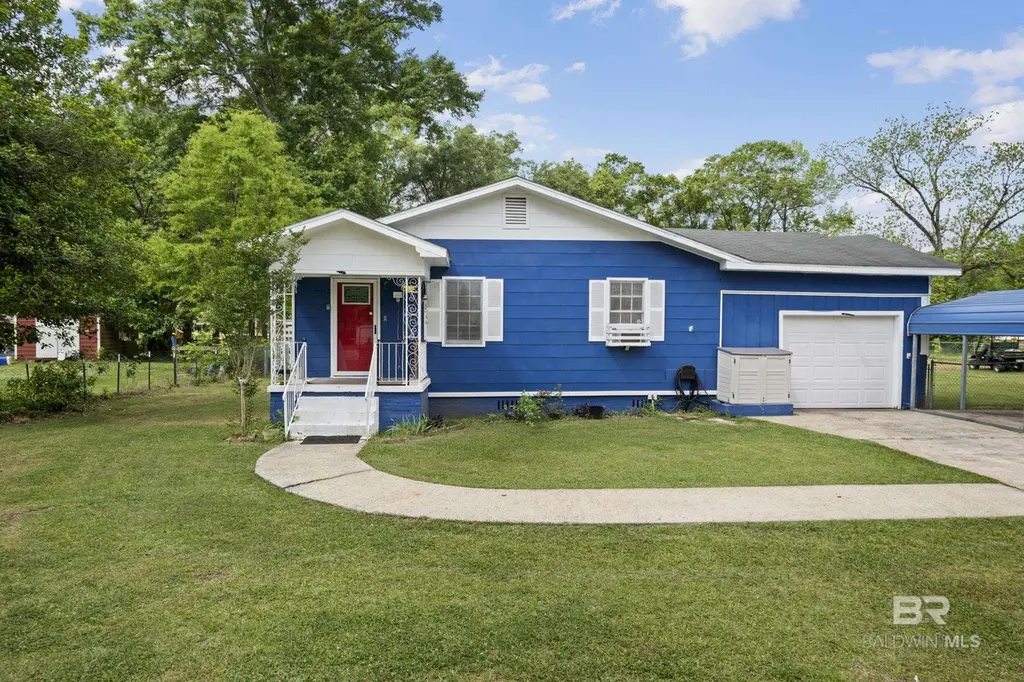 1411 Hand Ave