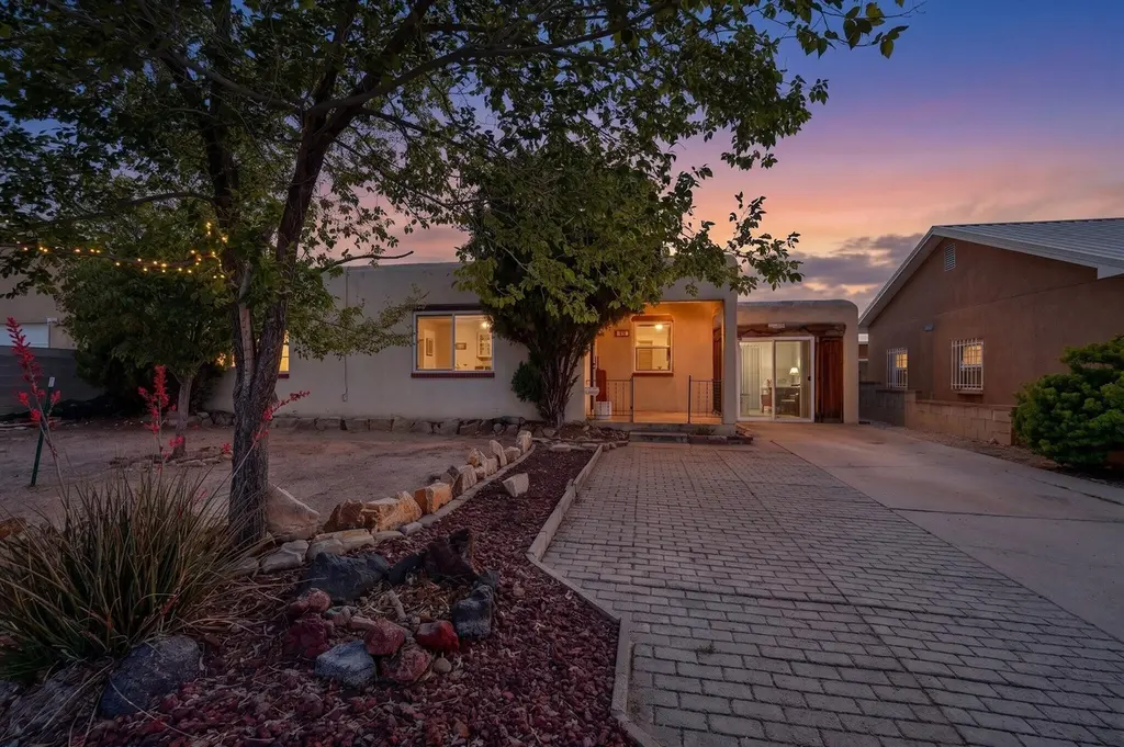 2817 Sierra Dr NE