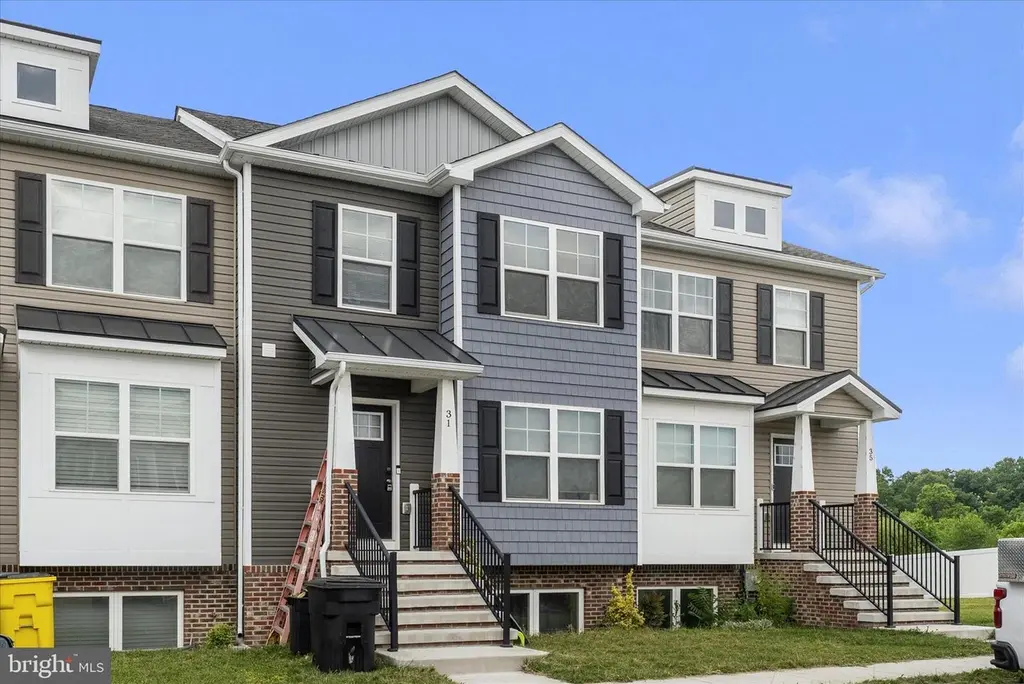 31 Moses Dr