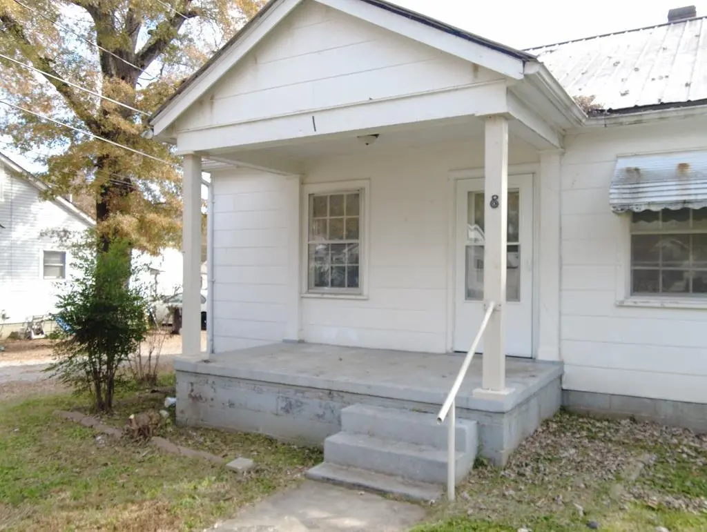8 Laurel Rd