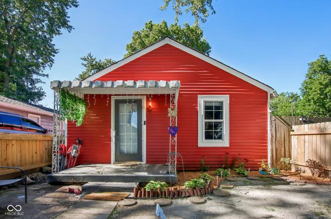 1504 Martin St