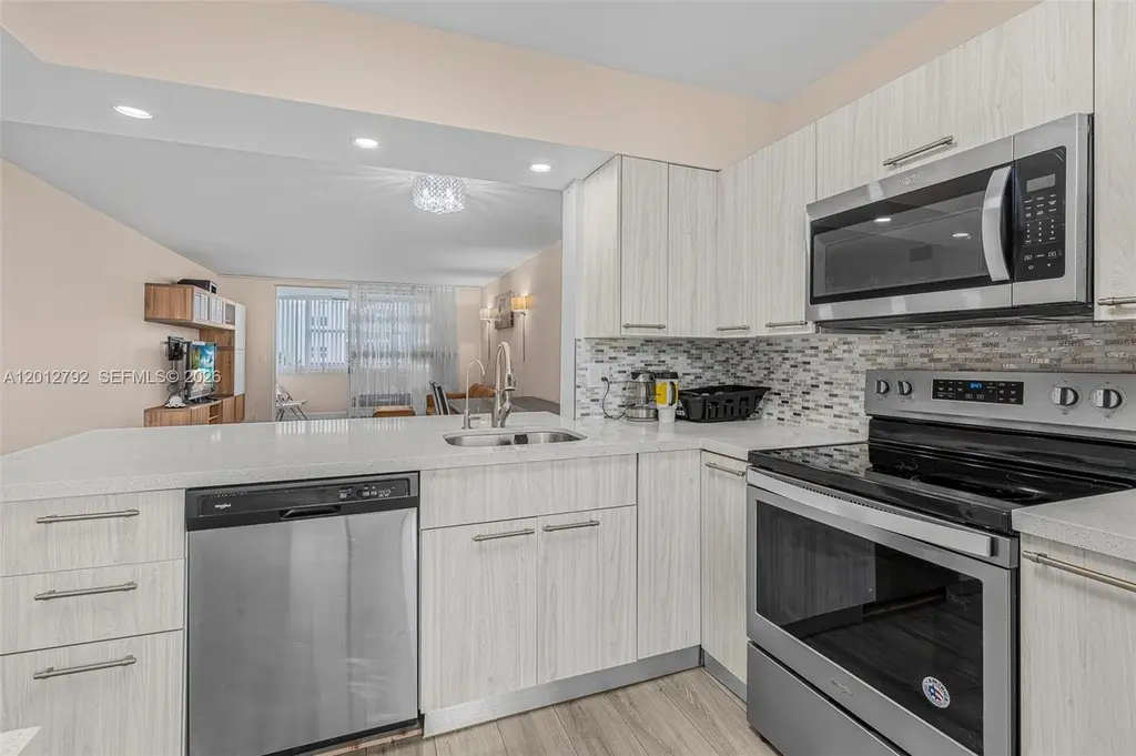 609 NE 14th Ave #603