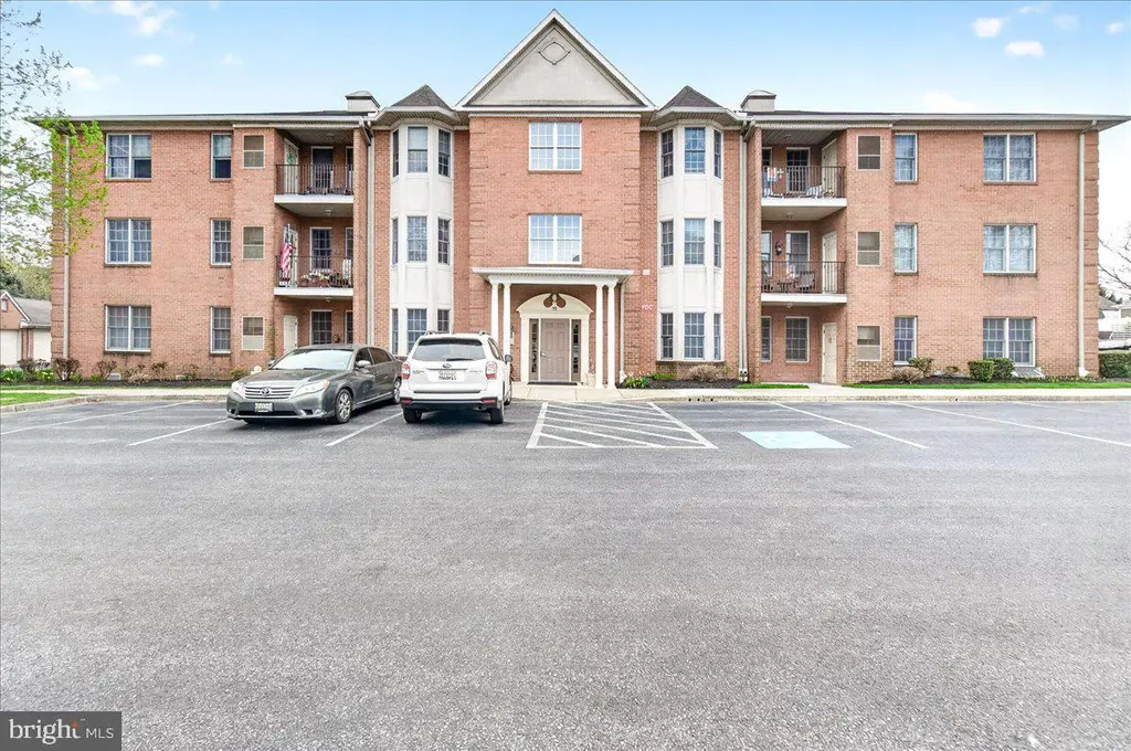 11 Rosewood Ct #101