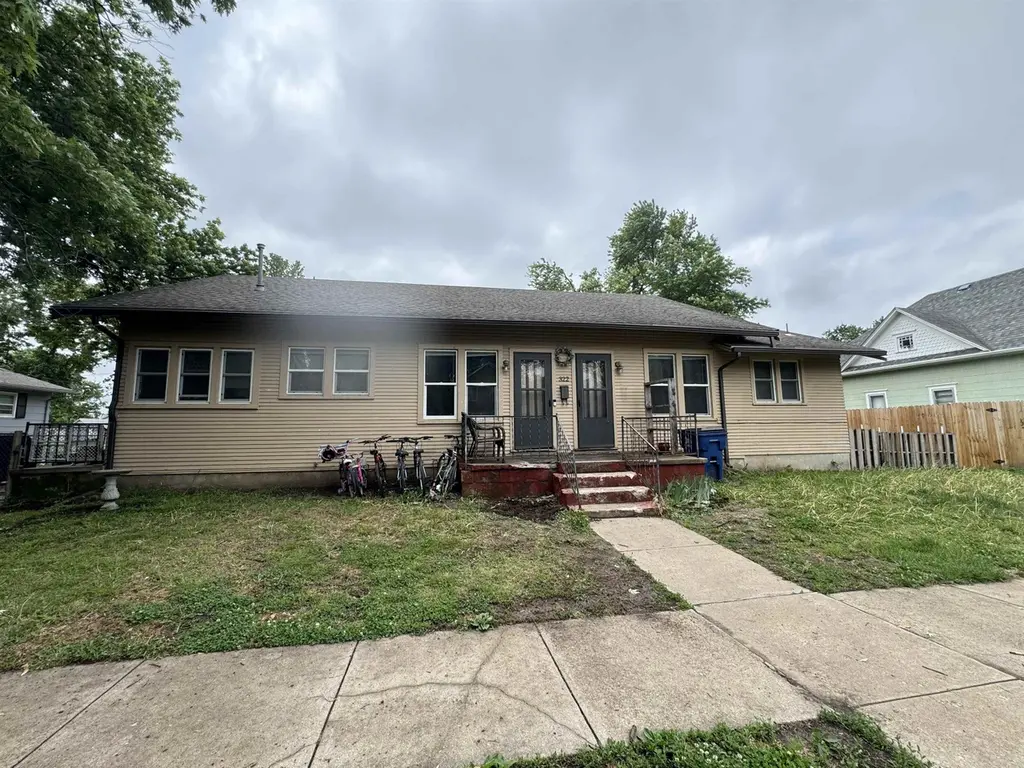 322 NE 5th St