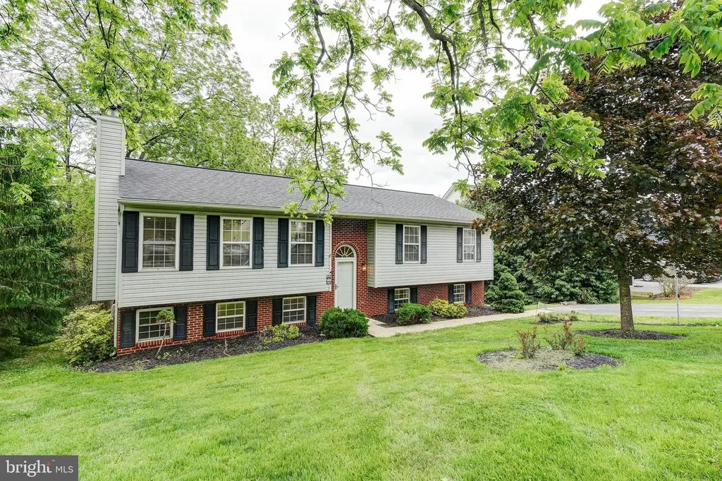 8813 Orchard Rd