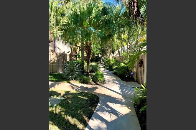 614 Executive Center Dr #104