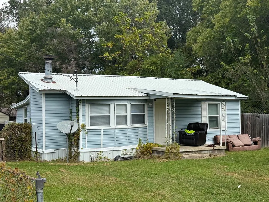 603 E Ave D