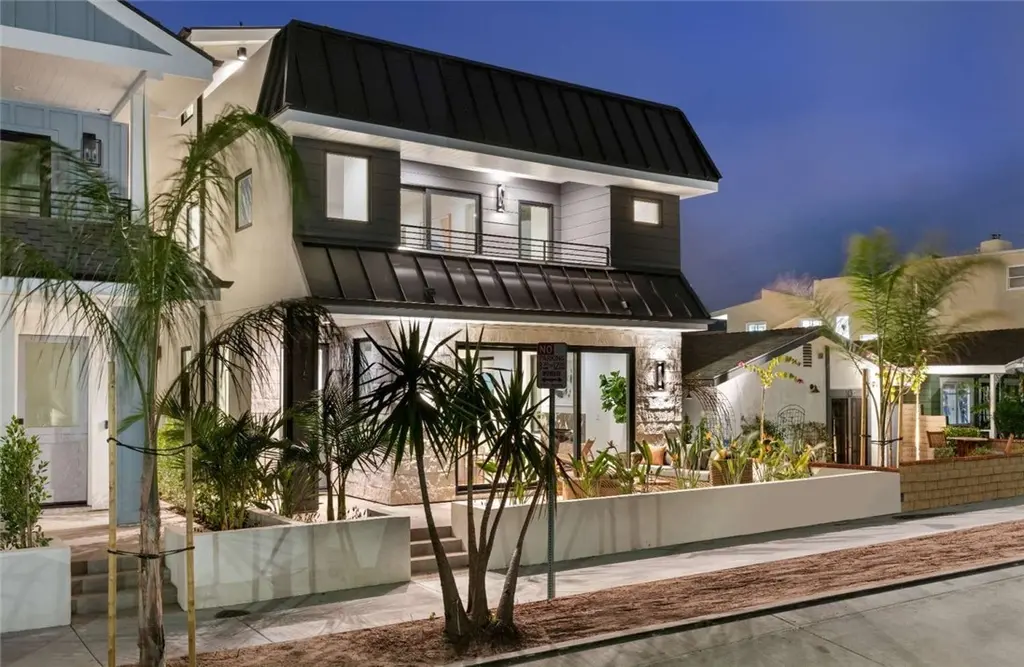 315 E Bay Ave