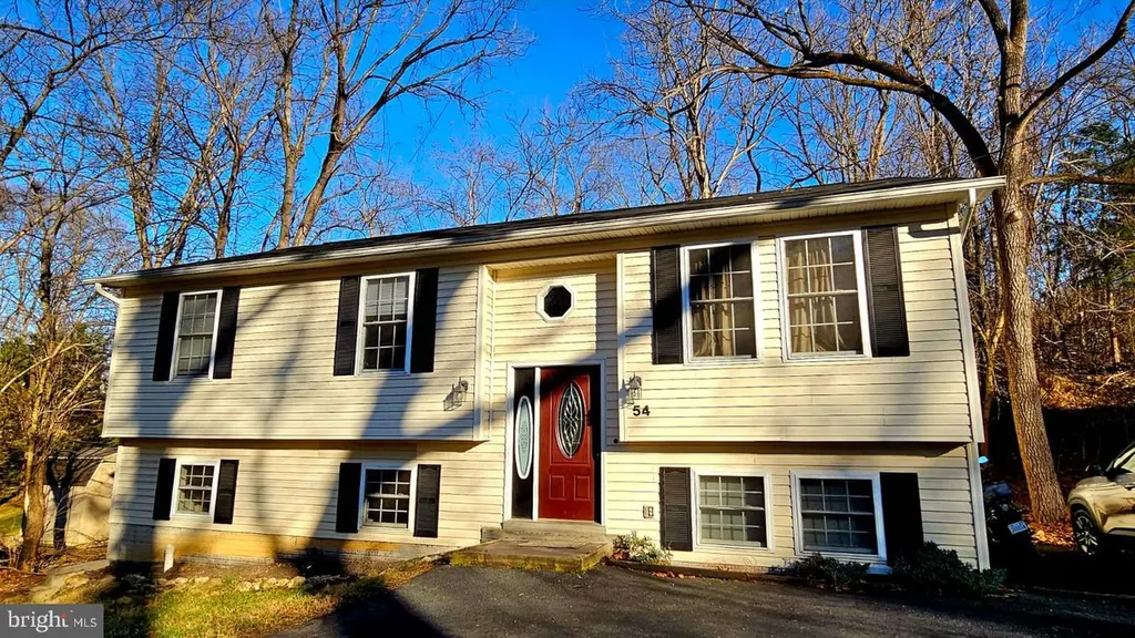 54 Magnolia Dr