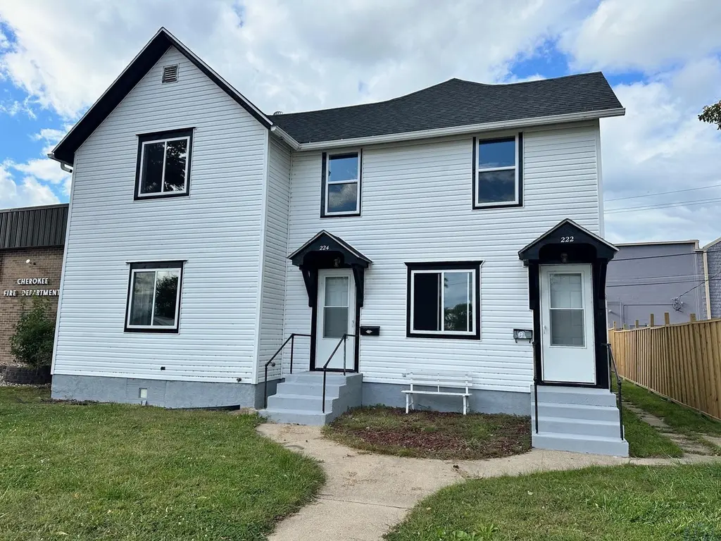 222 & 224 W Elm St