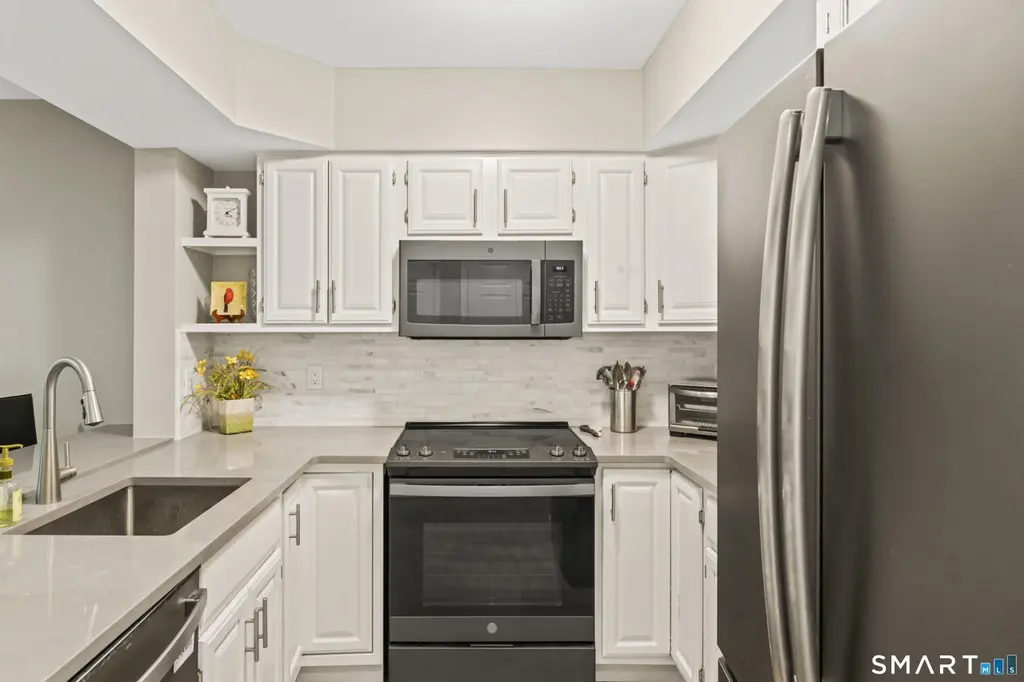 351 Pemberwick Rd #818