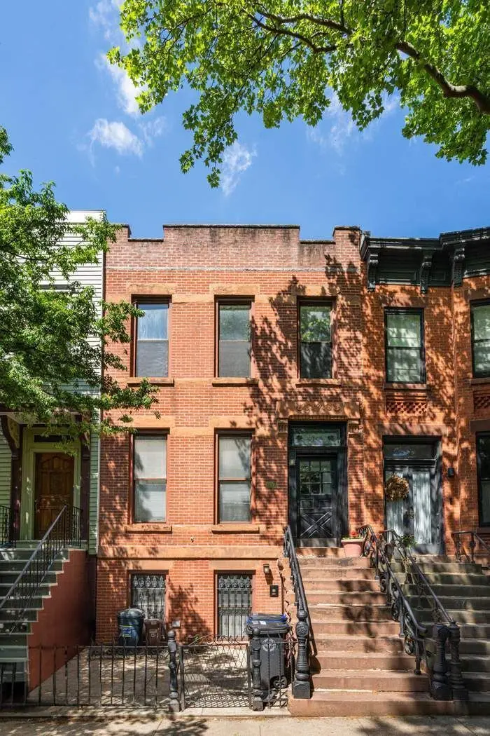 373 16th St Unit Entire Building