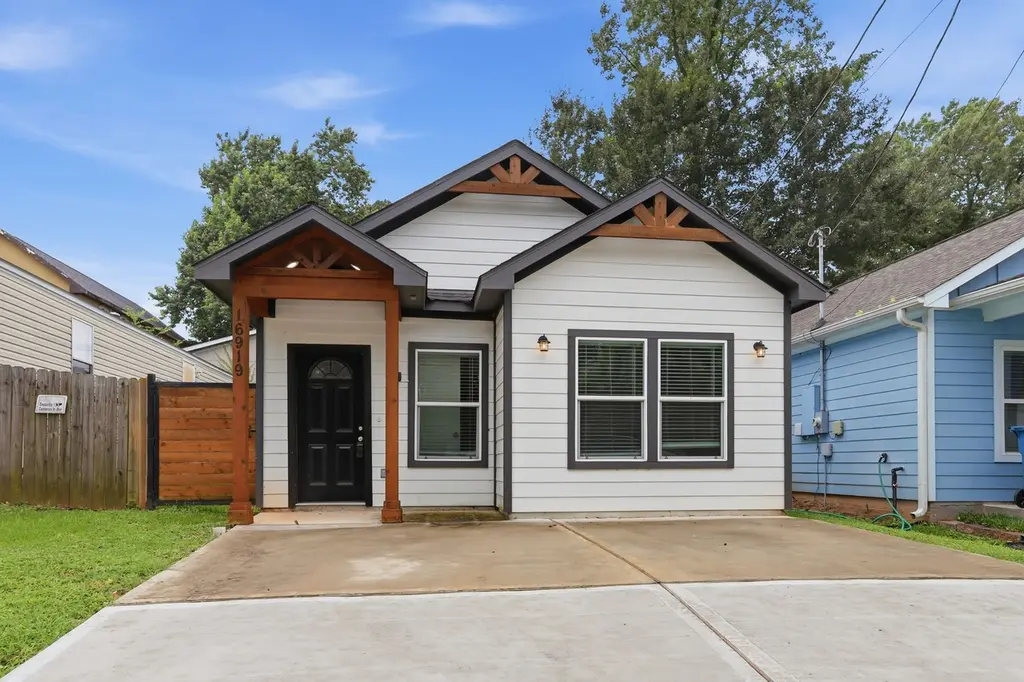 16919 Balmoral