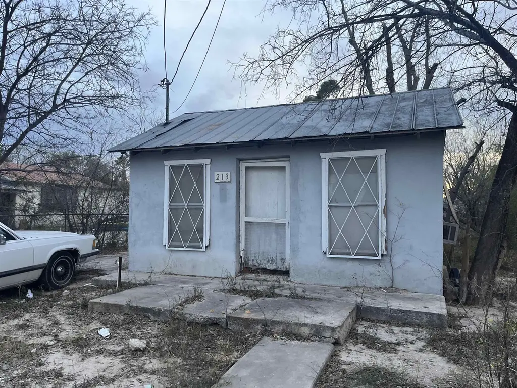 213 Warner St