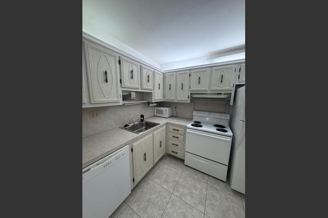 5660 SW 3rd Pl #105