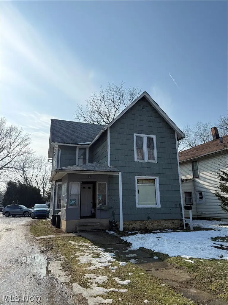 3835 Lake Ave