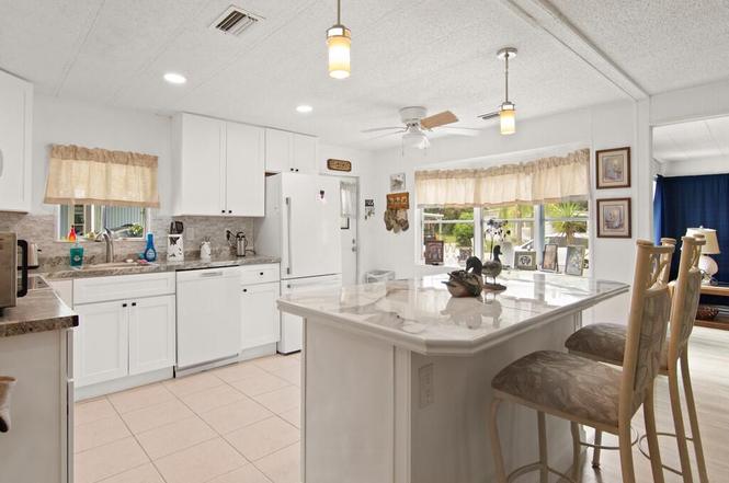 8 Brisa Ln