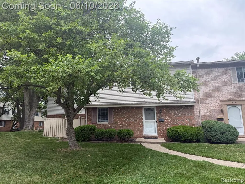 877 Kirts Blvd