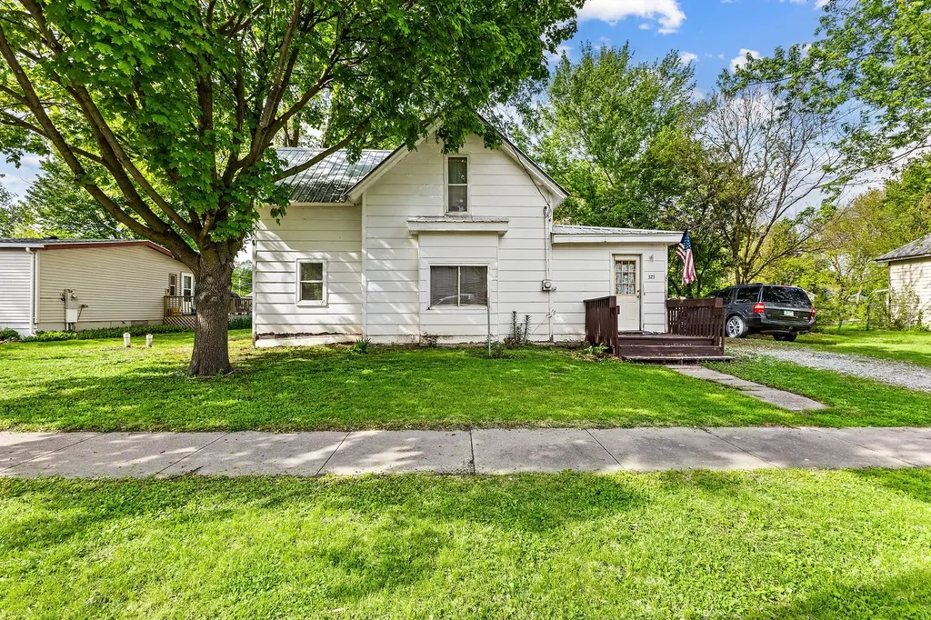 323 Walnut St