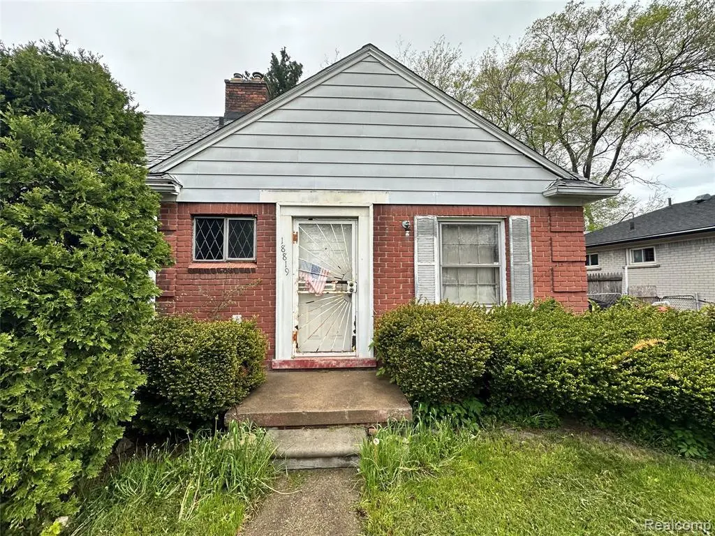 18819 Moross Rd