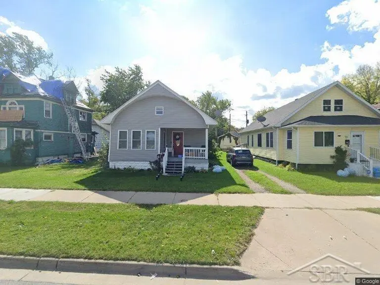 832 E Main St