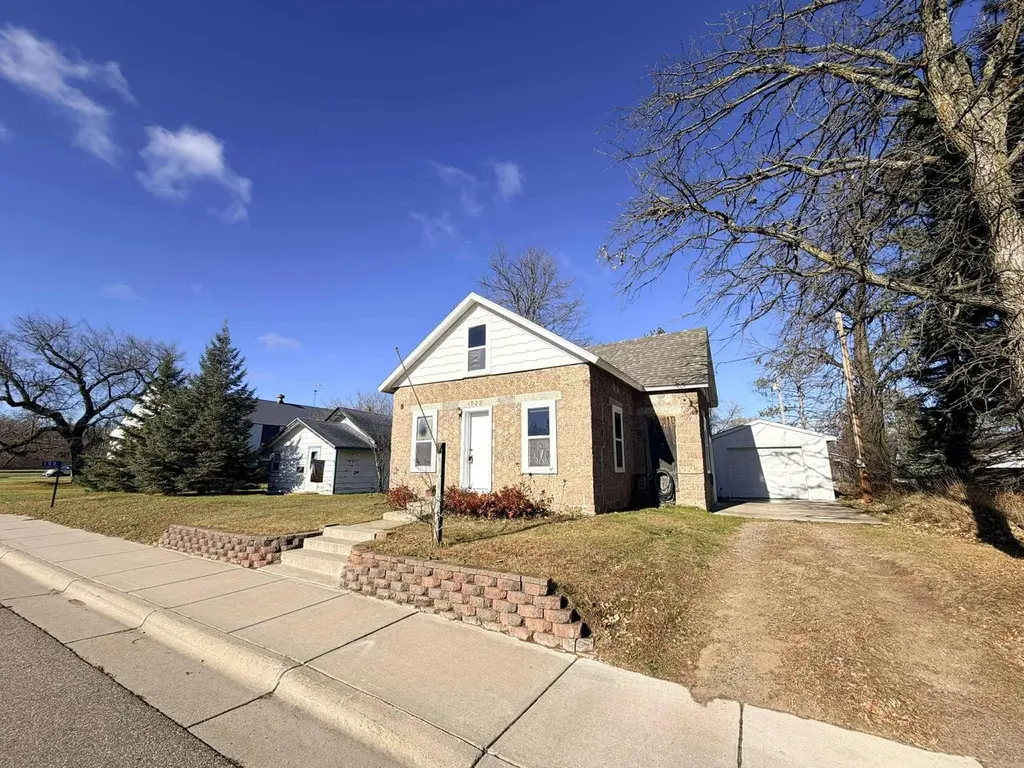 170 Main St E