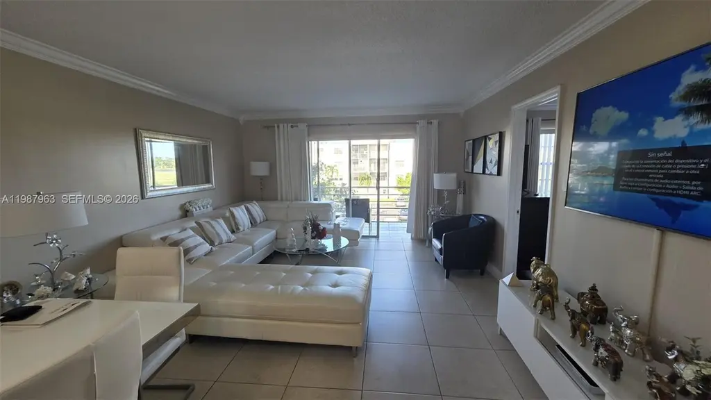 3050 E Sunrise Lakes Dr #302