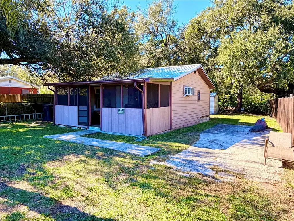 2318 Hibiscus Ave